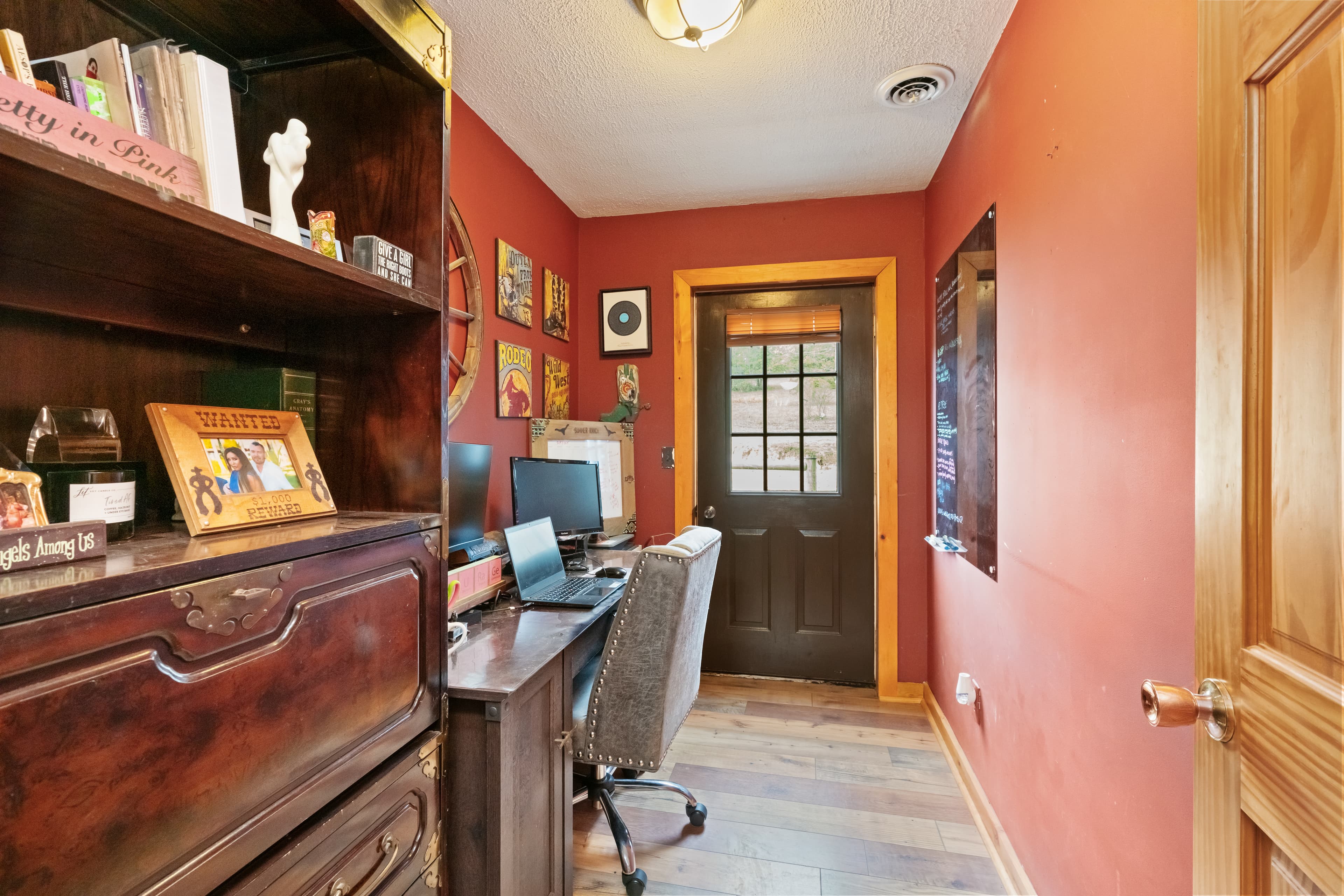 1316 Porter Road - Decluttered and staged - Before